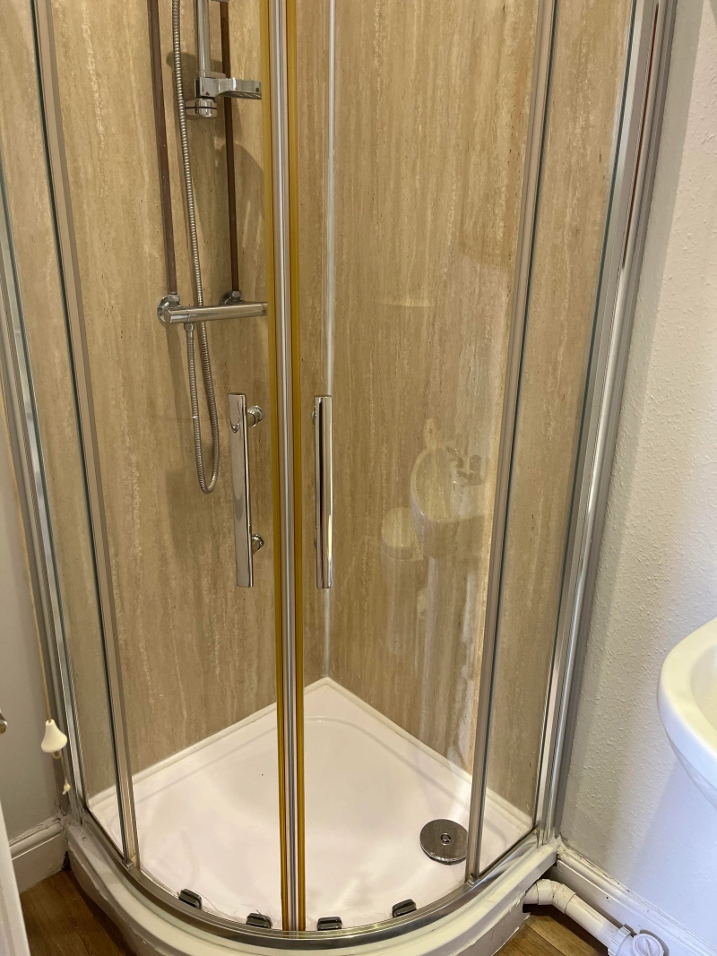 Last Ensuite Room - Monks Road - Thumbnail 6